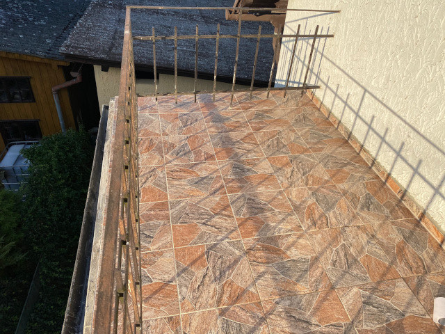 Dokončená rekonstrukce podlahy balkónu v rodinném domě.